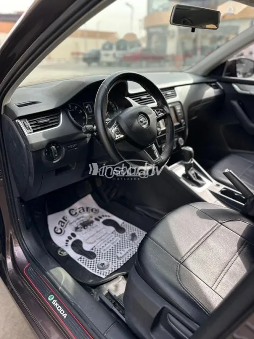 سكودا اوكتافيا 2016 بني مستعملة للبيع - 7