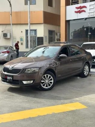 سكودا اوكتافيا 2016 بني مستعملة للبيع