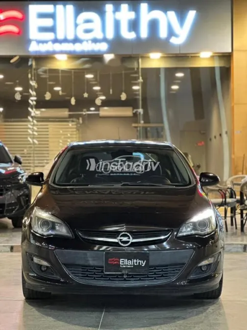 Opel Astra 2016 Brown Used for Sale - 1
