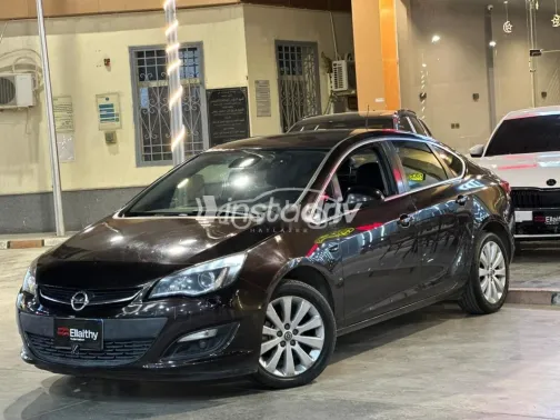 Opel Astra 2016 Brown Used for Sale - 2