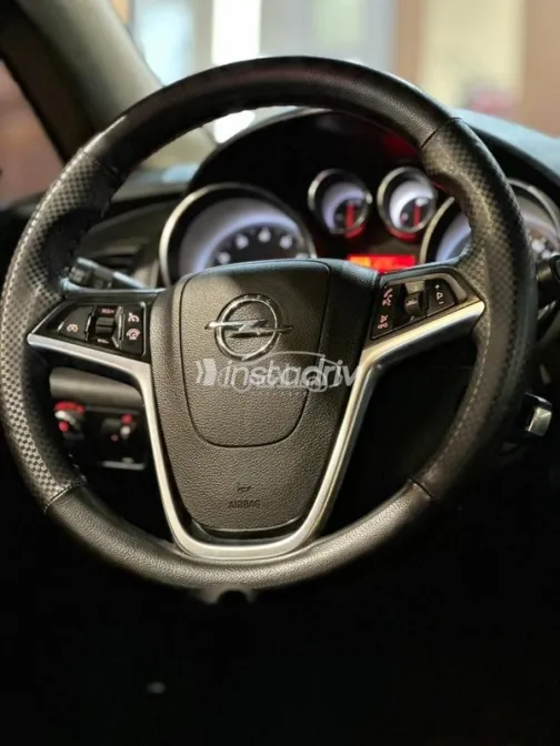 Opel Astra 2016 Brown Used for Sale - 9