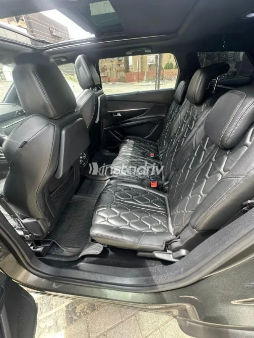 Peugeot 5008 2020 Green Used for Sale - 8