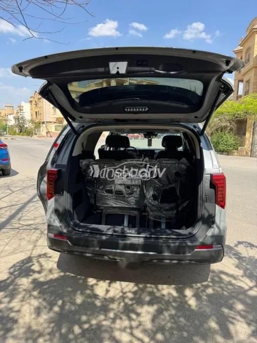 كيا كارنفال 2025 أبيض مستعملة للبيع - 6