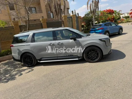 كيا كارنفال 2025 أبيض مستعملة للبيع - 7