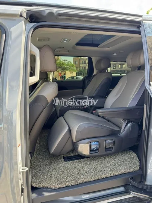 كيا كارنفال 2025 أبيض مستعملة للبيع - 8