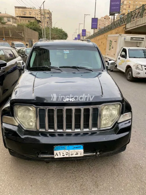 جيب شيروكي 2010 أبيض مستعملة للبيع - 2