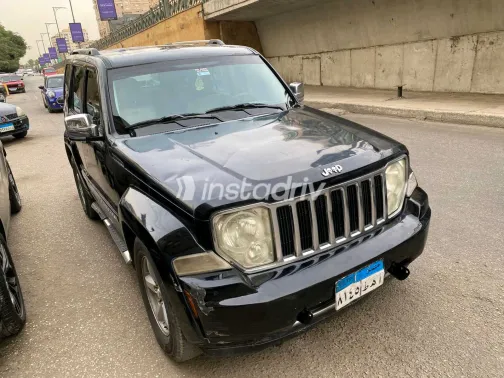 جيب شيروكي 2010 أبيض مستعملة للبيع - 6