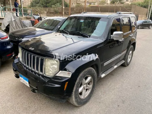 جيب شيروكي 2010 أبيض مستعملة للبيع - 9