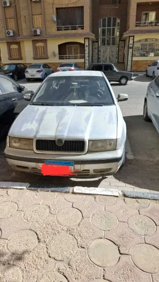 سكودا اوكتافيا 1999 أبيض مستعملة للبيع