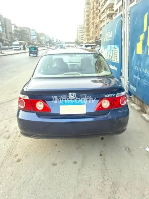 هوندا سيتى 2007 أزرق غامق مستعملة للبيع - 4