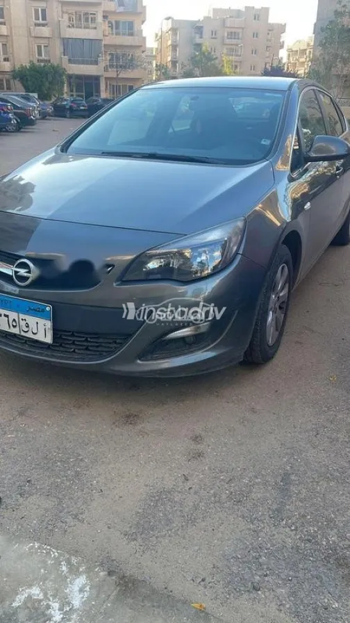 اوبل أسترا 2021 أبيض مستعملة للبيع - 1