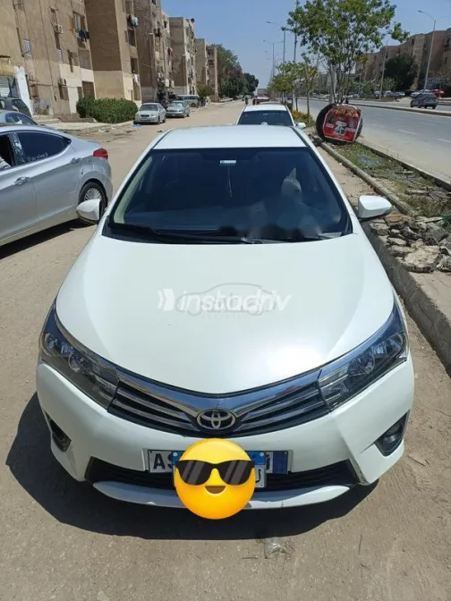 تويوتا كورولا 2014 أبيض مستعملة للبيع - 3