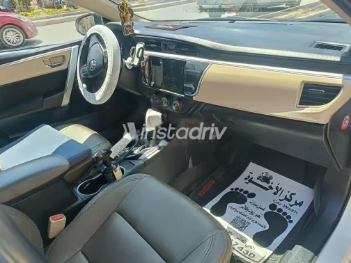 تويوتا كورولا 2014 أبيض مستعملة للبيع - 5