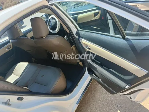 تويوتا كورولا 2014 أبيض مستعملة للبيع - 6