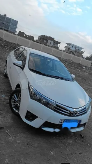 تويوتا كورولا 2014 أبيض مستعملة للبيع