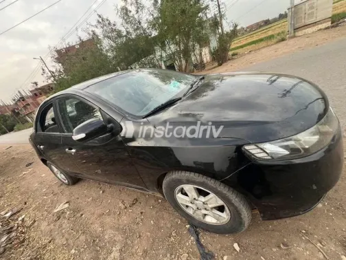 كيا سيراتو 2010 أسود مستعملة للبيع - 2