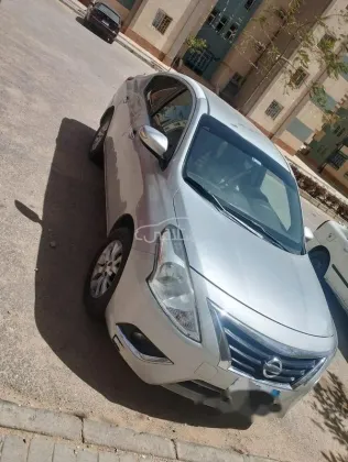 نيسان صنى 2021 أبيض مستعملة للبيع