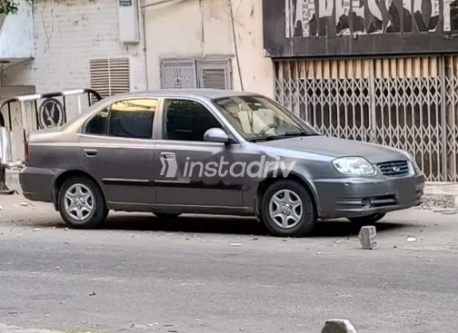 هيونداي فيرنا 2011 رمادي غامق مستعملة للبيع - 1