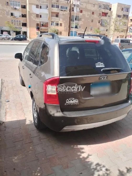 كيا كارينز 2010 بني مستعملة للبيع - 2