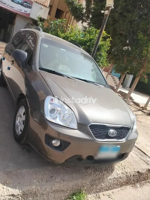 كيا كارينز 2010 بني مستعملة للبيع - 3