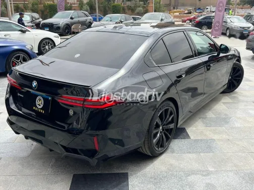 بي ام دبليو 520 2025 أسود مستعملة للبيع - 2