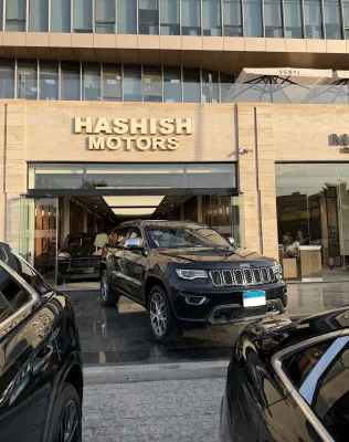 جيب جراند شيروكي 2022 أبيض مستعملة للبيع