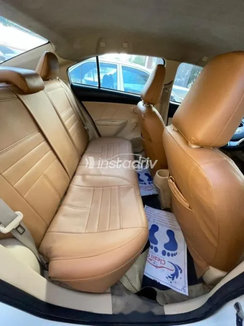 تويوتا ياريس 2015 أبيض مستعملة للبيع - 6