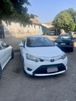 تويوتا ياريس 2015 أبيض مستعملة للبيع