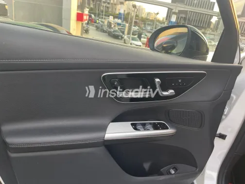 مرسيدس GLC 300 2023 أبيض مستعملة للبيع - 5