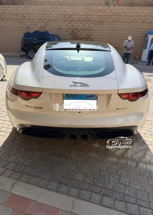 جاكوار ف تيب 2018 أبيض مستعملة للبيع - 1