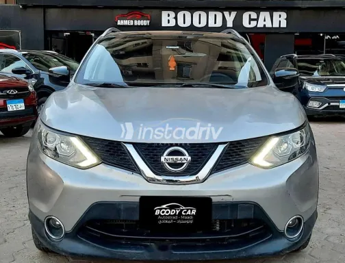 نيسان قشقاي 2017 فضي مستعملة للبيع - 1