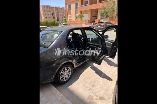 رينو لوجان 2011 فضي مستعملة للبيع - 2