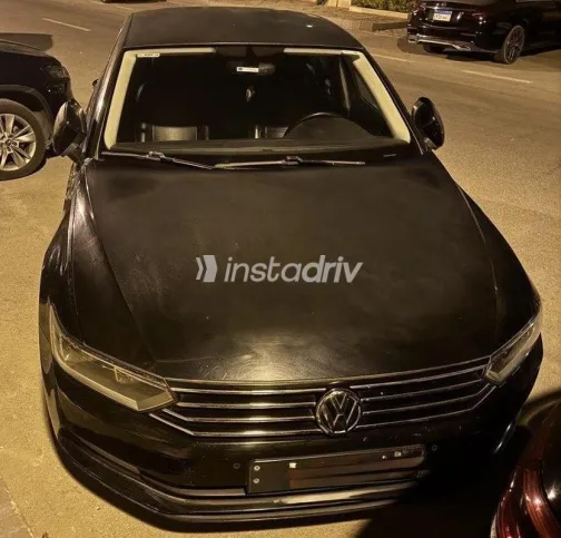 فولكس فاغن باسات 2018 أسود مستعملة للبيع - 1