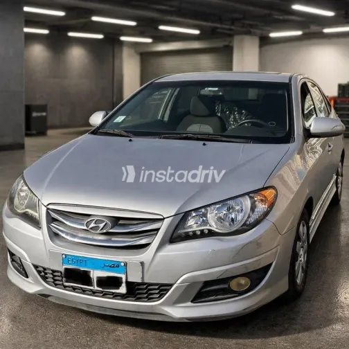 هيونداي إلنترا اتش دى 2017 فضي مستعملة للبيع - 1