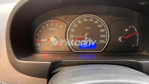 هيونداي إلنترا اتش دى 2017 فضي مستعملة للبيع - 2