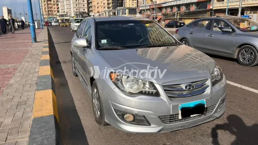 هيونداي إلنترا اتش دى 2017 فضي مستعملة للبيع - 3