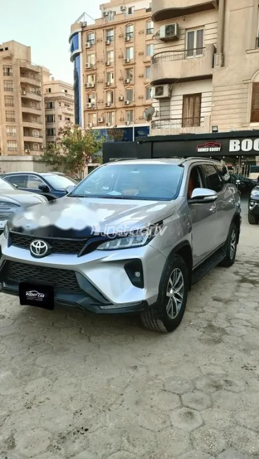 Toyota Fortuner 2018 Silver Used for Sale - 3