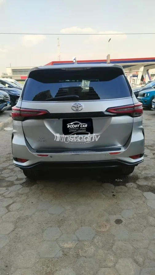 Toyota Fortuner 2018 Silver Used for Sale - 4