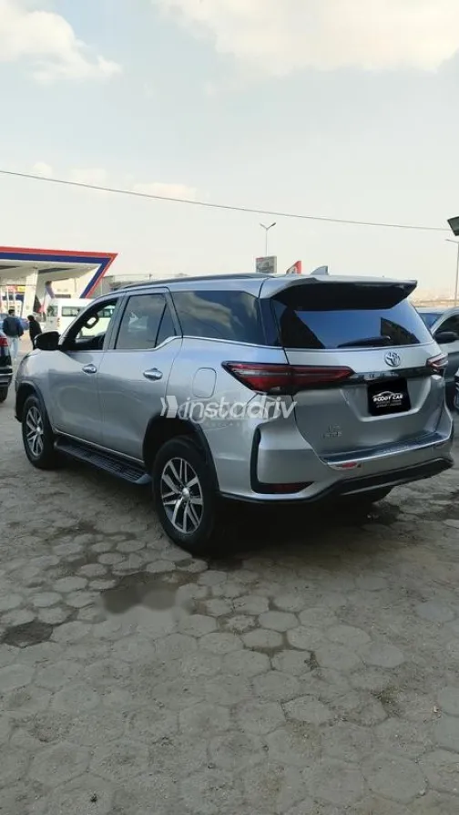 Toyota Fortuner 2018 Silver Used for Sale - 8