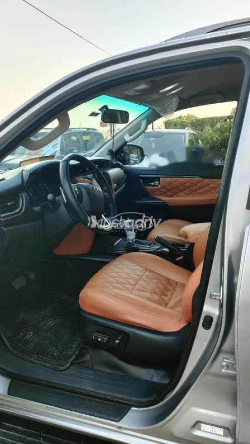 Toyota Fortuner 2018 Silver Used for Sale - 9