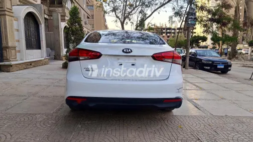 Kia Cerato 2018 White Used for Sale - 7
