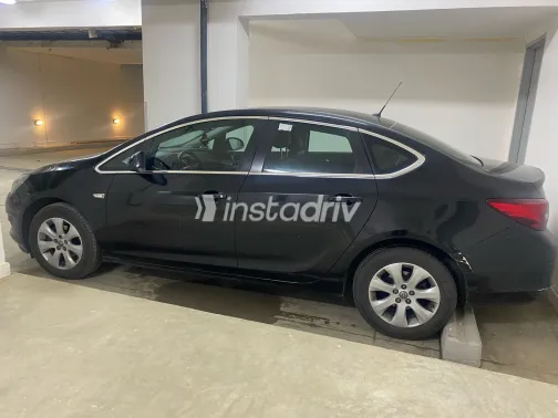 اوبل أسترا 2020 أبيض مستعملة للبيع - 1