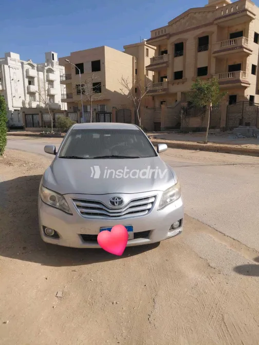 تويوتا كامري 2007 أبيض مستعملة للبيع - 1