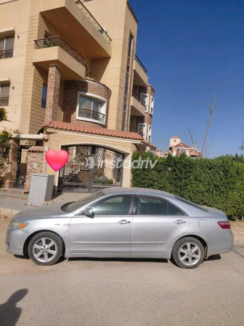 تويوتا كامري 2007 أبيض مستعملة للبيع - 2