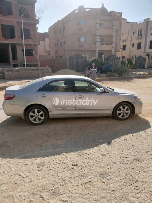 تويوتا كامري 2007 أبيض مستعملة للبيع - 3