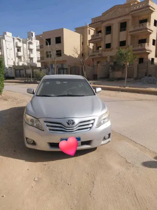 تويوتا كامري 2007 أبيض مستعملة للبيع