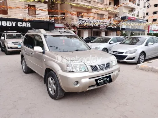 نيسان اكس تريل 2014 ذهبي مستعملة للبيع - 2