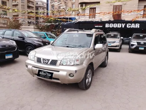 نيسان اكس تريل 2014 ذهبي مستعملة للبيع - 3