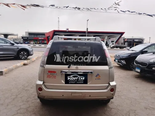 نيسان اكس تريل 2014 ذهبي مستعملة للبيع - 4