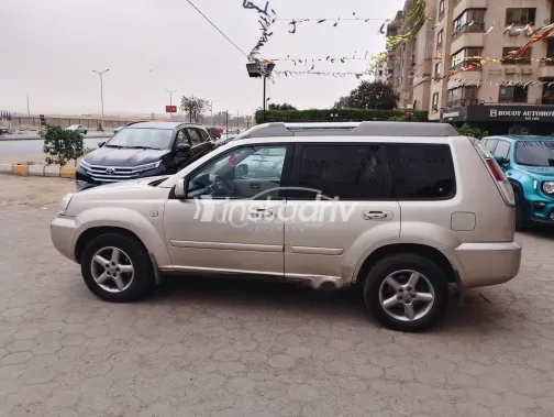 نيسان اكس تريل 2014 ذهبي مستعملة للبيع - 6